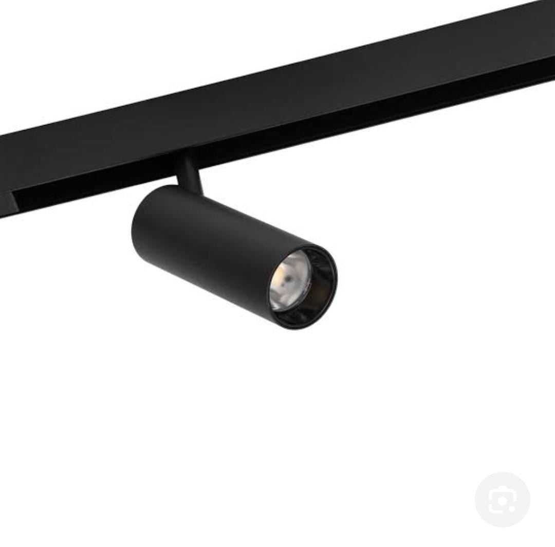 Spot Track Magnetic 3 Smart Movement