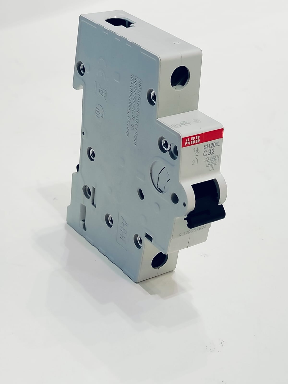 Abb قاطع تيار 32 امبير