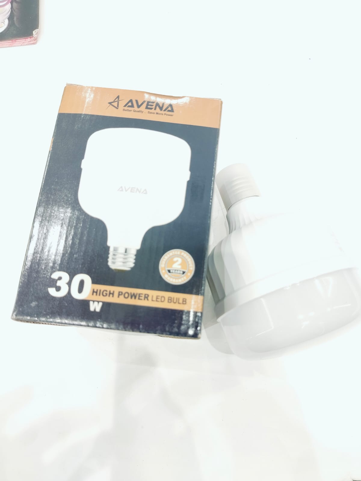 30-watt bulb, Warm Avena lighting,